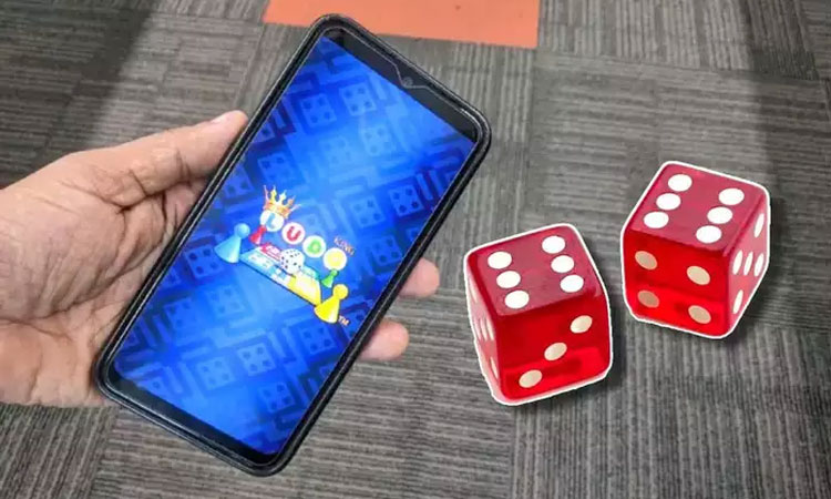 বোর্ডে পরপর ছক্কা! লুডো কিং-এর ‘রাজা’ হতে জানতে হবে এই নিয়ম বোর্ডে পরপর ছক্কা! লুডো কিং-এর ‘রাজা’ হতে জানতে হবে এই নিয়ম