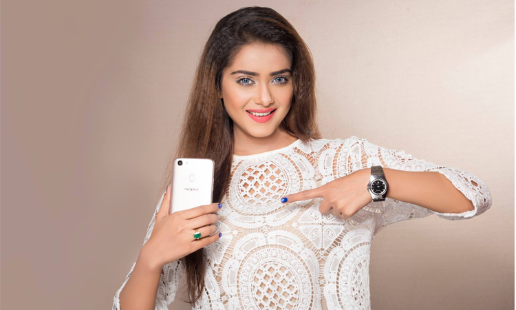 কর্মক্ষেত্রে স্মার্টফোন ব্যবহার কমাতে পারে মানসিক চাপ: গবেষণা কর্মক্ষেত্রে স্মার্টফোন ব্যবহার কমাতে পারে মানসিক চাপ: গবেষণা