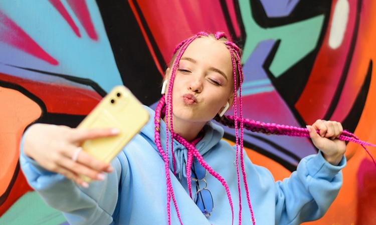 স্মার্টফোনের অতিরিক্ত নেট খাচ্ছে সোশ্যাল মিডিয়া অ্যাপ স্মার্টফোনের অতিরিক্ত নেট খাচ্ছে সোশ্যাল মিডিয়া অ্যাপ