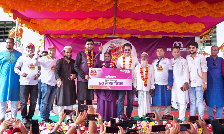 মার্সেল ফ্রিজ কিনে ১০ লাখ টাকা পেলেন ফেনীর গৃহিণী ঝর্না মার্সেল ফ্রিজ কিনে ১০ লাখ টাকা পেলেন ফেনীর গৃহিণী ঝর্না