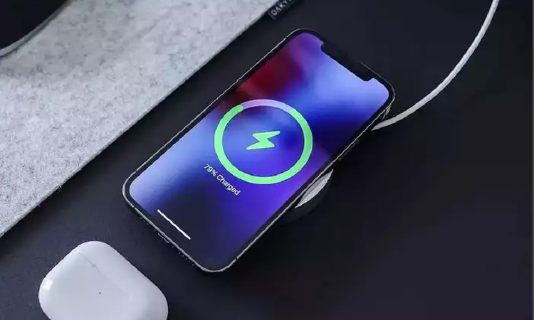 ঝড়ের গতিতে চার্জ হবে এই ৪ স্মার্টফোনে! ঝড়ের গতিতে চার্জ হবে এই ৪ স্মার্টফোনে!